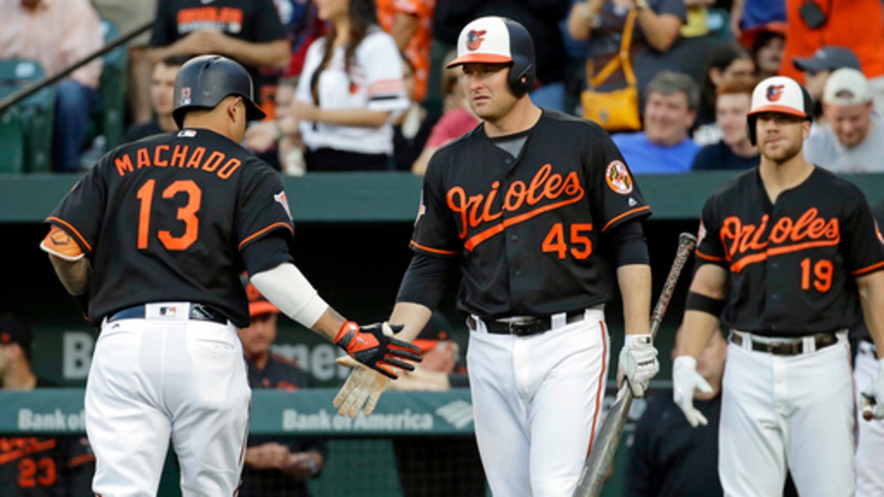 Smith, Machado HRs get Orioles started in 3-2 win over Bosox (Jun 02, 2017)